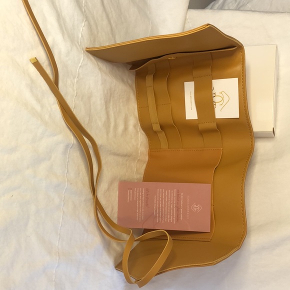 Glass Ladder & Co. Katherine Tech Organizer Roll - Picture 4 of 4